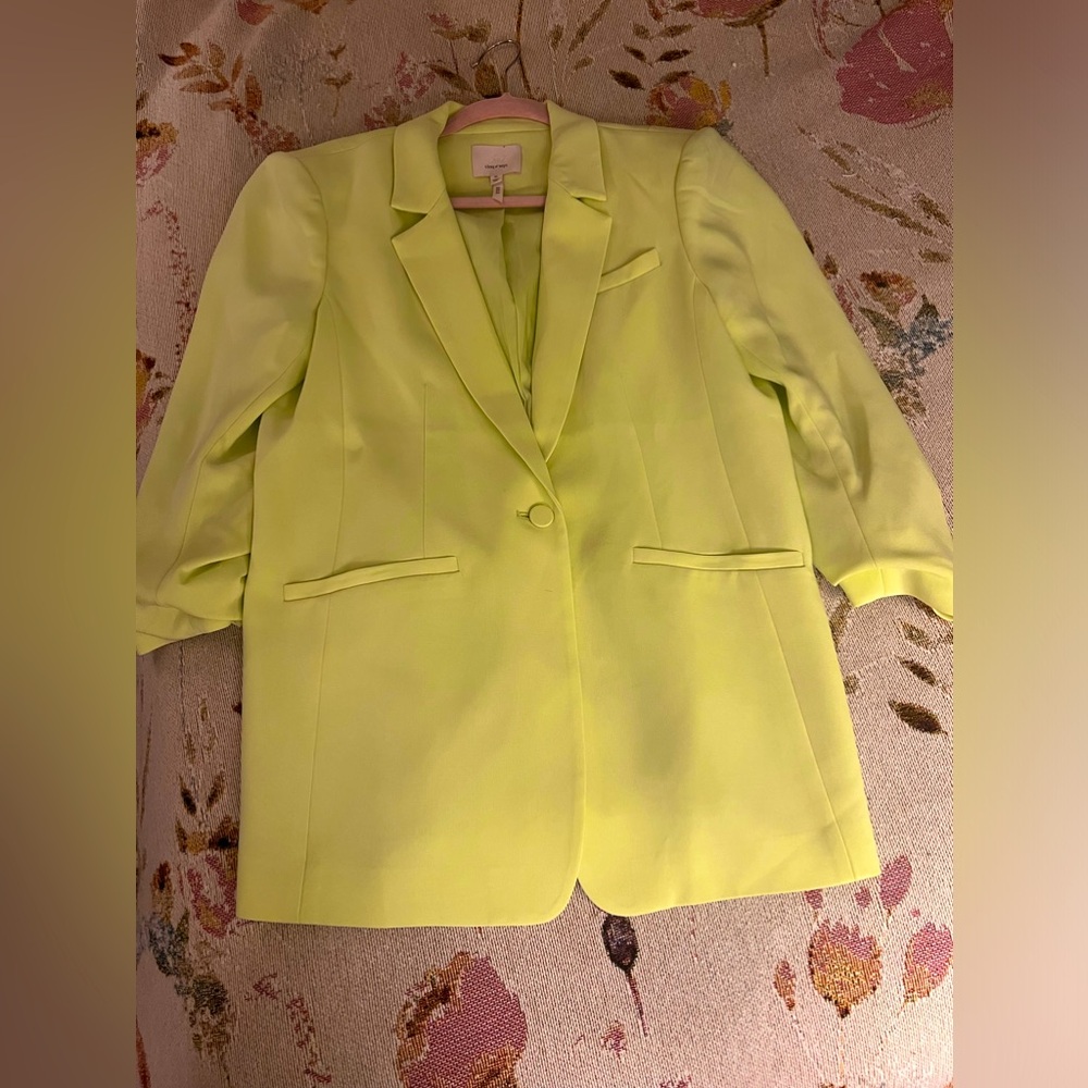 Cinq a sept Khloe blazer. Very gently used.